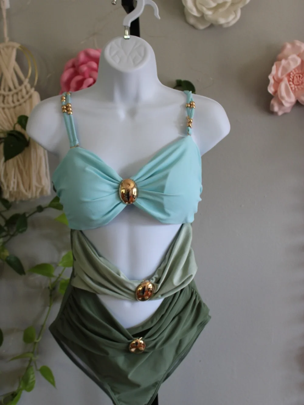 Colorblock Cutout One-Piece Swimsuit & Sarong Cover-Up Set Size M